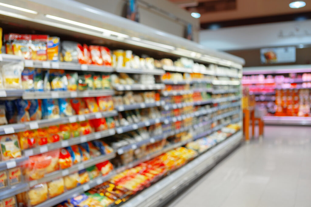 Abstract blurred supermarket shelves with products for background - infovzor Размытые полки супермаркетов с продуктами