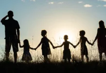 Алексей Говырин рассказал о быстром оформлении статуса многодетной семьи на Госуслугах aleksej govyrin rasskazal o bystrom oformlenii statusa mnogodetnoj semi na gosuslugah-infovzor-ru-0