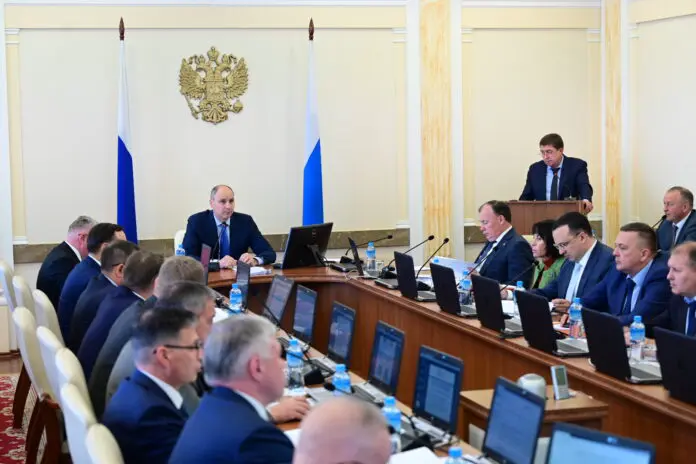 Денис Паслер увеличил компенсацию аренды жилья до 20 тыс. для медиков Свердловской области-0