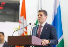 dmitrij artyuhov pozdravil denisa paslera s dnem rozhdeniya na delovoj vstreche urfo-infovzor-ru-0