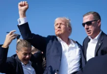 Дональд Трамп поделился первыми словами после покушения в Батлере donald tramp podelilsya pervymi slovami posle pokusheniya v batlere-infovzor-ru-0