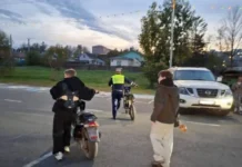 ГИБДД усилила работу с подростками на мопедах и их родителями в Приморском крае gibdd usilila rabotu s podrostkami na mopedah i ih roditelyami v primorskom krae-infovzor-ru-0