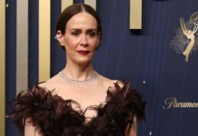 Ким Кардашьян восхищенно представила Сару Полсон как поклонницу париков от Skims kim kardashyan voshishhenno predstavila saru polson kak poklonniczu parikov ot -infovzor-ru-0