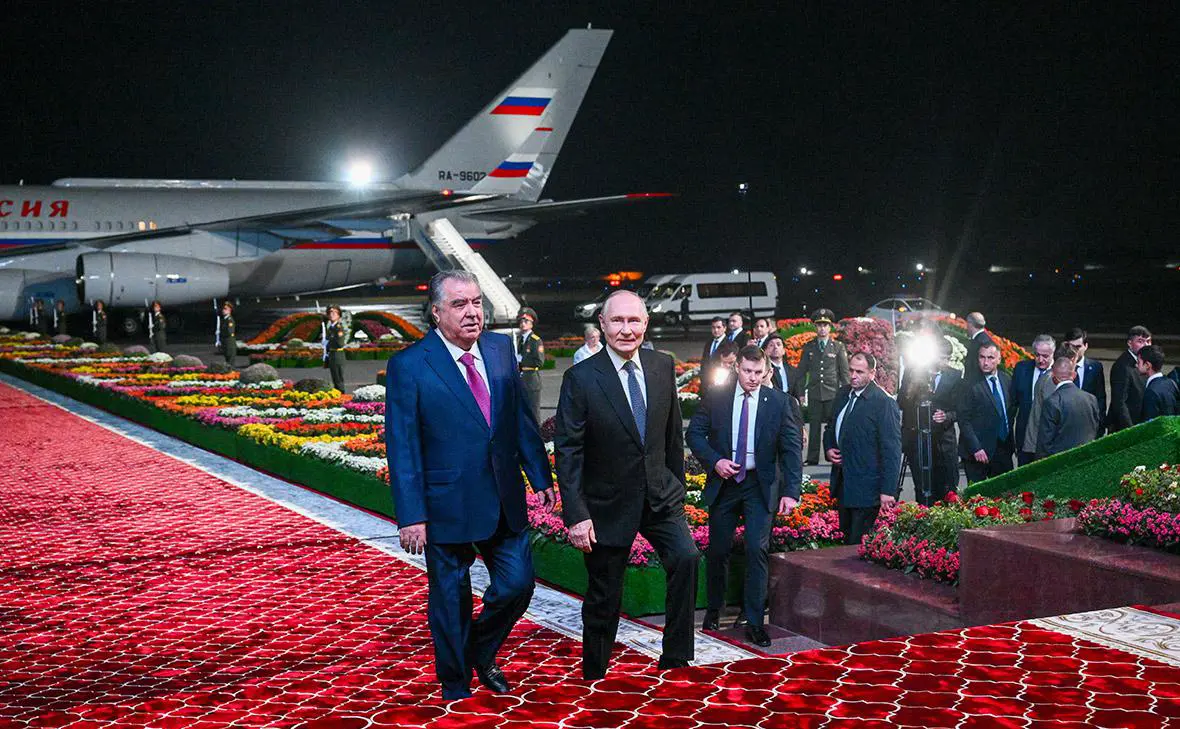 Эмомали Рахмон и Владимир Путин (Кристина Кормилицына / ТАСС)