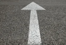 Павел Федяев в Госдуме представил прогрессивные дорожные знаки на 2026 год pavel fedyaev v gosdume predstavil progressivnye dorozhnye znaki na 2026 god-infovzor-ru-0