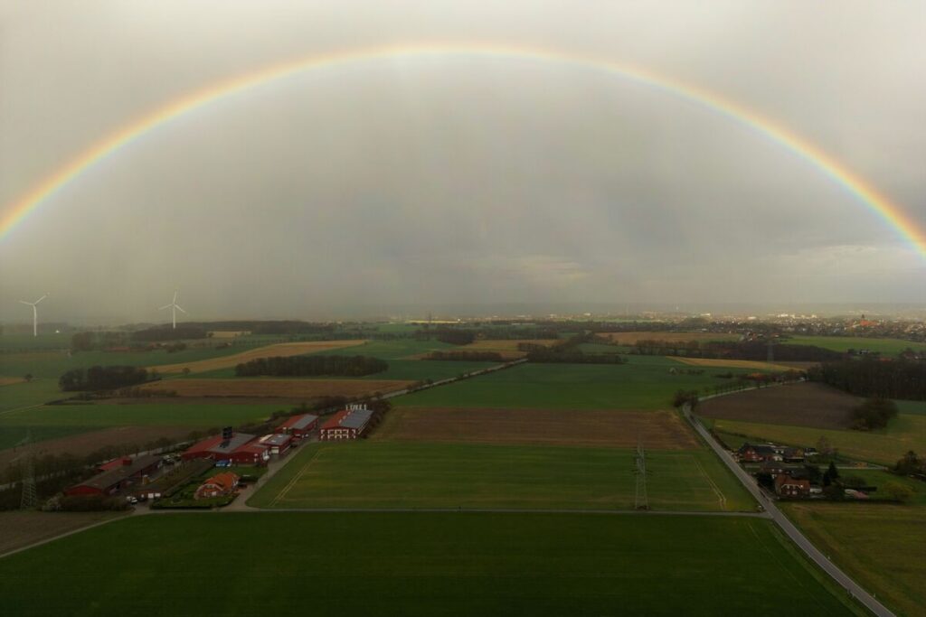 Полукруглая радуга, вид сверху
