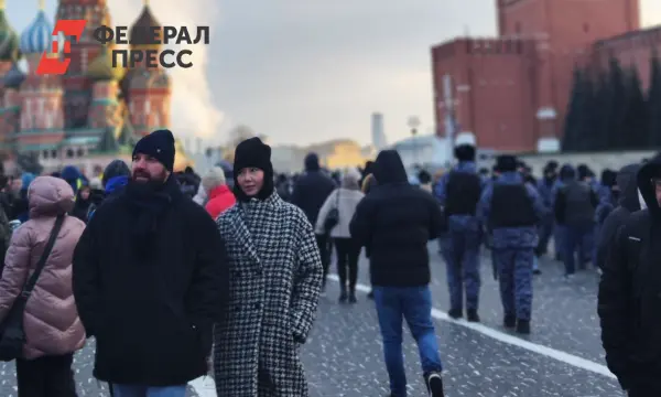 Прогноз Финансового университета и данные Росстата о росте зарплат в РФ на 2025 год-0