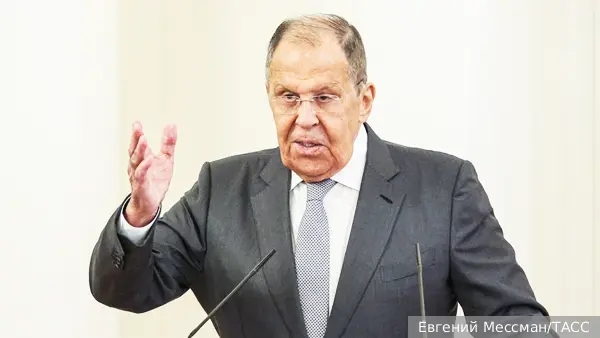 Лавров: Словакия и Венгрия не позволяют ЕС превратиться в «военную машину»