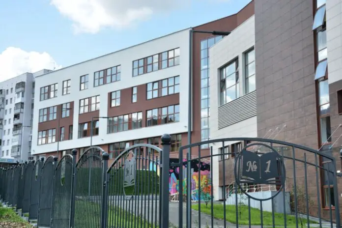 Школьные клубы Среднего Урала объединяют любителей классической литературы-0