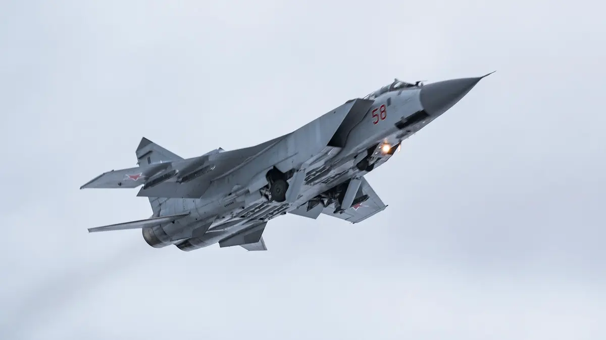 Кнутов: Истребители ВКС РФ будут сопровождать самолет Путина