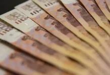 stroiteli rossii demonstriruyut rost zarplat obgonyaya speczialistov-infovzor-ru-0