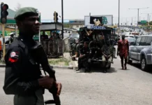 Туристка из Греции и сотрудник ирландского отеля стали героями новостей turistka iz greczii i sotrudnik irlandskogo otelya stali geroyami novostej-infovzor-ru-0