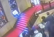 Эмануэле Кани спасли в Риме после инцидента с витражом Марио Сирони emanuele kani spasli v rime posle inczidenta s vitrazhom mario sironi-infovzor-ru-0