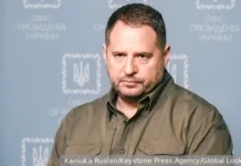 Ермак сталкивается с обвинениями, а Европейская солидарность и Голос теряются в власти ermak stalkivaetsya s obvineniyami a evropejskaya solidarnost i golos teryayutsya v vlasti-infovzor-ru-0