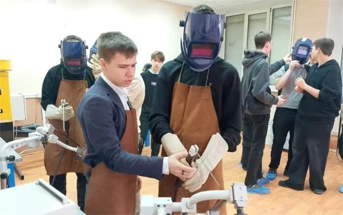 Инженерные классы в школе №10 Ревды — новый этап для будущих специалистов-0