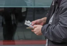 Кирилл Кулаков из СРО Региональная ассоциация оценщиков объяснил, почему возрос спрос на валюту kirill kulakov iz sro regionalnaya assocziacziya oczenshhikov obyasnil pochemu vozros spros na valyutu-infovzor-ru-0