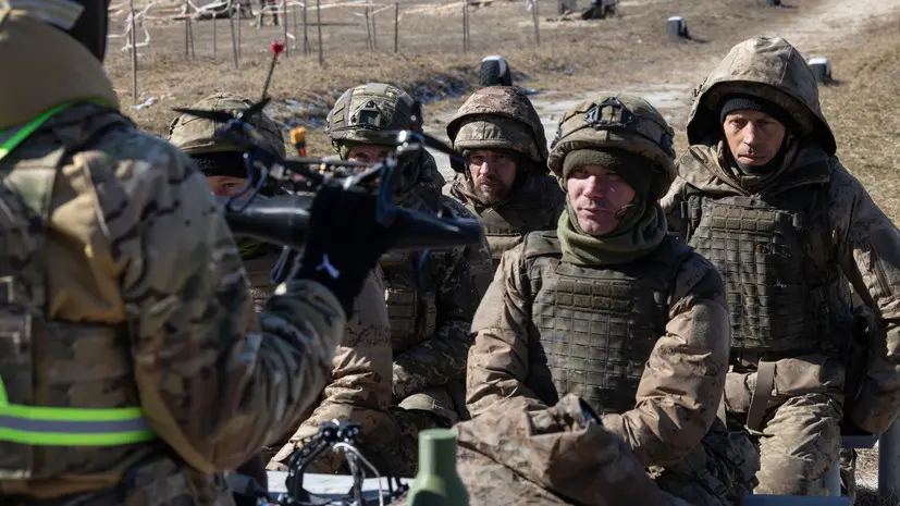 Захарова: Киев готовит шаги для возврата украинцев из ЕС и отправки их на фронт