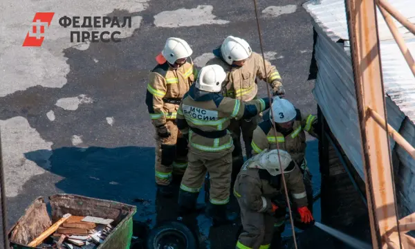 На улице Ломоносова в Екатеринбурге МЧС быстро обеспечило безопасность жителей-0