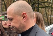 Олег Верещагин посвятил теплые слова памяти Романа Попова на прощании oleg vereshhagin posvyatil teplye slova pamyati romana popova na proshhanii-infovzor-ru-0