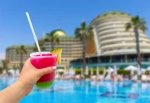 Российские туристы с радостью платят рублями в Турции благодаря all-inclusive rossijskie turisty s radostyu platyat rublyami v turczii blagodarya -infovzor-ru-0