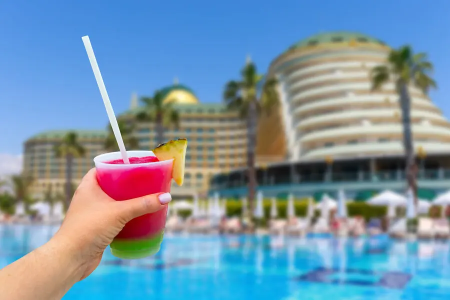 Российские туристы с радостью платят рублями в Турции благодаря all-inclusive-0