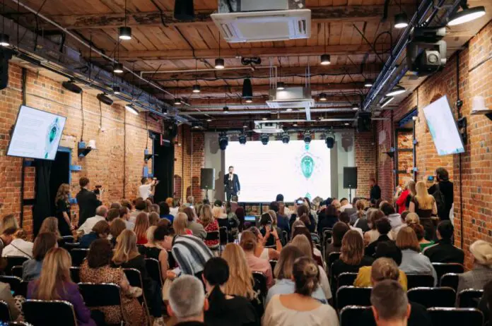 Свердловский областной фонд поддержки предпринимательства и Корпорация МСП связывают малый бизнес с Ростелеком, РЖД и Почтой России-0