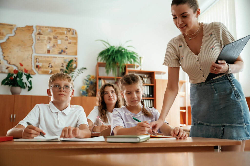 Ученики, дети в классе вместе