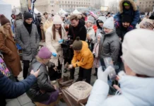 В Хабаровске отметили День народного единства с рекордной Царской ухой от Кузнецова и Сухина v habarovske otmetili den narodnogo edinstva s rekordnoj czarskoj uhoj ot kuzneczova i suhina-infovzor-ru-0