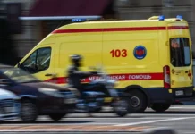 v sanktpeterburge rabochij provalilsya vmeste s potolkom v shkolnyj holl-infovzor-ru-0