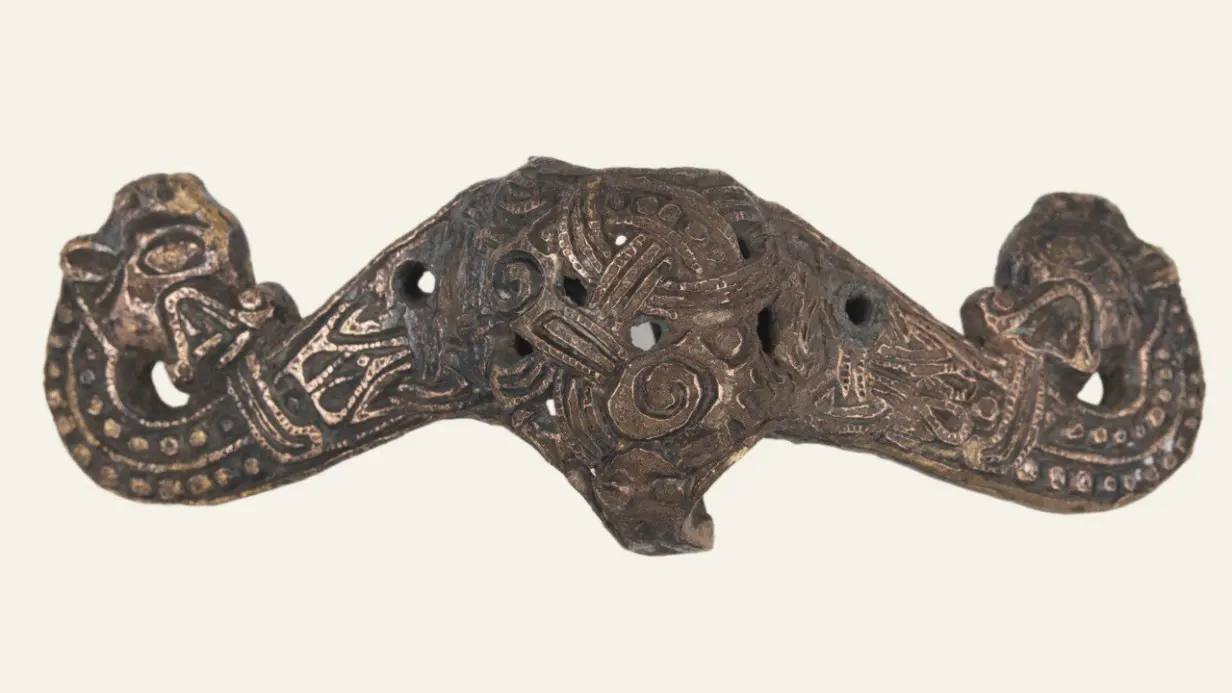 Ученые нашли в Великом Новгороде артефакты викингов с драконами IX века