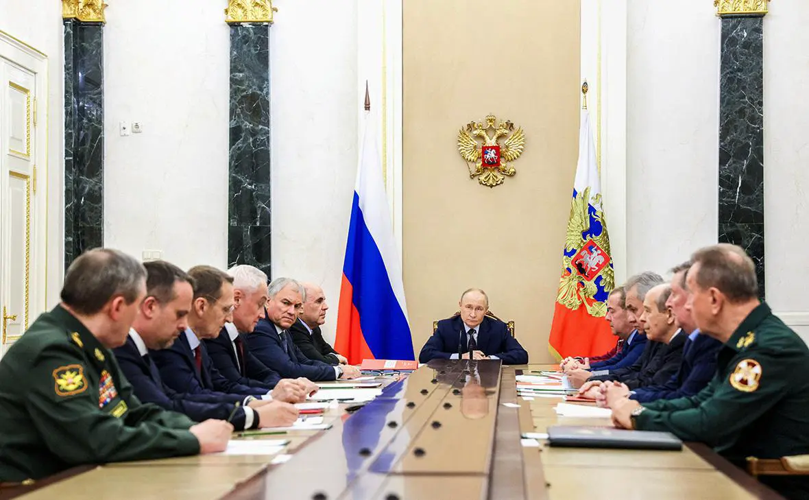 Владимир Путин проводит оперативное совещание с постоянными членами Совета Безопасности России, Кремль, Москва (Гавриил Григоров / Sputnik / Reuters)