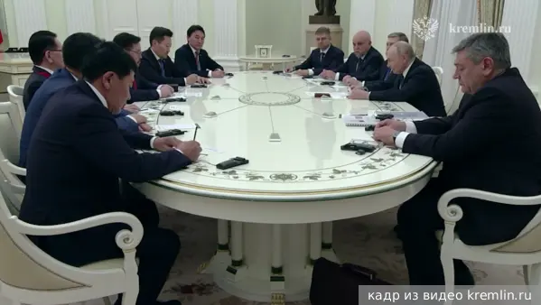 Занданшатар на встрече с Путиным перешел на русский язык