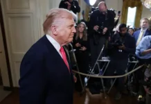 Владимир Зеленский и Дональд Трамп обсуждают громкий коррупционный скандал vladimir zelenskij i donald tramp obsuzhdayut gromkij korrupczionnyj skandal-infovzor-ru-0