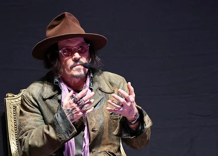 Джонни Депп на презентации своего фильма «Моди: Три дня на крыльях безумия», Аргентина, 2025