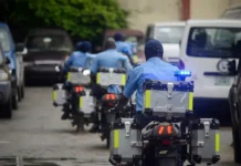 Энтони Джошуа делится уроками дорожной безопасности в Нигерии entoni dzhoshua delitsya urokami dorozhnoj bezopasnosti v nigerii-infovzor-ru-0