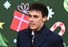 Инцидент с болельщиками Галатасарая произошел на матче Лиги чемпионов с Луи Дюкруэ и Альбером II inczident s bolelshhikami galatasaraya proizoshel na matche ligi chempionov s lui dyukrue i alberom -infovzor-ru-0