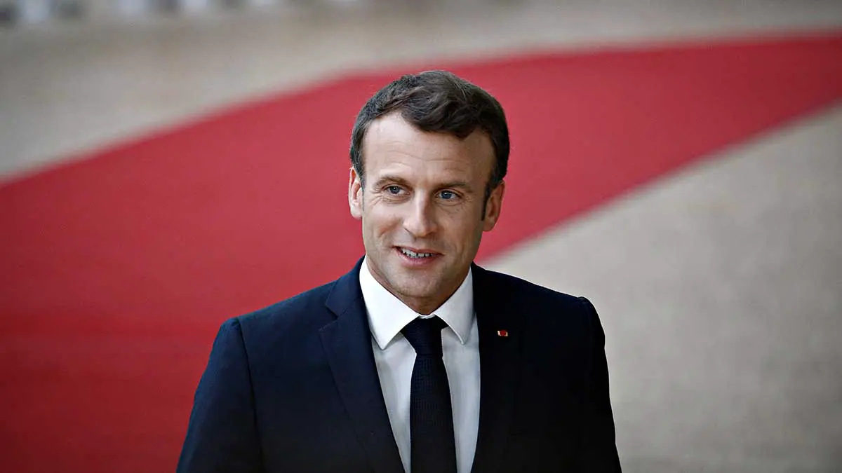 Макрон убежал от охранников в Китае, чтобы пообщаться со студентами