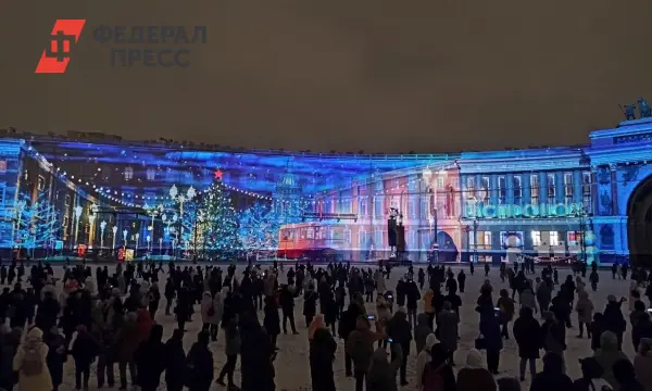 Новогодняя атмосфера в Петербурге на Дворцовой площади и ярмарке-0