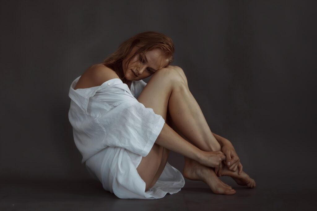 Портрет грустной девушки