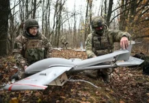 Россия внедряет дроны Молния-2Р с системой Starlink на поле боя rossiya vnedryaet drony molniya2r s sistemoj na pole boya-infovzor-ru-0