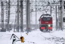 Северо-Кавказская железная дорога восстанавливает контактную сеть в Краснодарском крае severokavkazskaya zheleznaya doroga vosstanavlivaet kontaktnuyu set v krasnodarskom krae-infovzor-ru-0