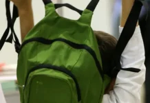 В Новосибирске подростки извинились перед третьеклассником, полиция вмешалась v novosibirske podrostki izvinilis pered treteklassnikom policziya vmeshalas-infovzor-ru-0