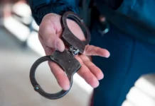 Экс-сотрудница полиции и УФСБ раскрыли схему регистрации иностранцев ekssotrudnicza policzii i ufsb raskryli shemu registraczii inostranczev-infovzor-ru-0