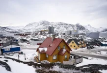 Гренландия-арктический гигант пробуждается для битвы за ресурсы grenlandiyaarkticheskij gigant probuzhdaetsya dlya bitvy za resursy-infovzor-ru-0