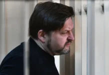 Никита Белых после испытаний покинул СИЗО Кировской области nikita belyh posle ispytanij pokinul sizo kirovskoj oblasti-infovzor-ru-0