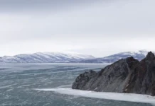 Судно «Иван Капралов» спасло водолаза спустя 20 часов в море sudno ivan kapralov spaslo vodolaza spustya 20 chasov v more-infovzor-ru-0