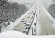 Минтранс Москвы: в снегопад лучше ехать на общественном транспорте mintrans moskvy v snegopad luchshe ehat na obshhestvennom transporte-infovzor-ru-0