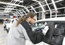 МАЗ и Москвич рассмотрят выпуск гибридных автомобилей maz i moskvich rassmotryat vypusk gibridnyh avtomobilej-infovzor-ru-0