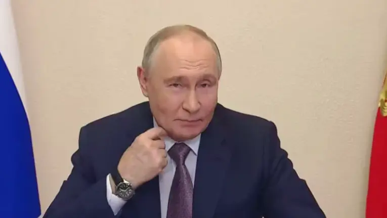 Путин щелчком по шее с фразой «пора бы прекратить» ответил на признание Аксенова