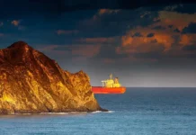 Танкер пострадал у берегов ОАЭ, но есть позитивные новости из Дубая tanker postradal u beregov oae no est pozitivnye novosti iz dubaya-infovzor-ru-0